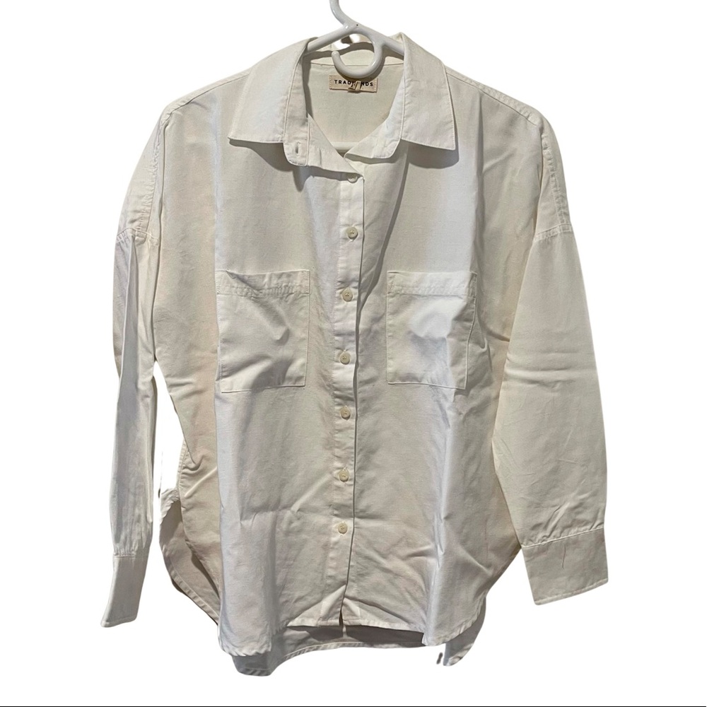 Like New Tradlands Long Sleeve Box Top
